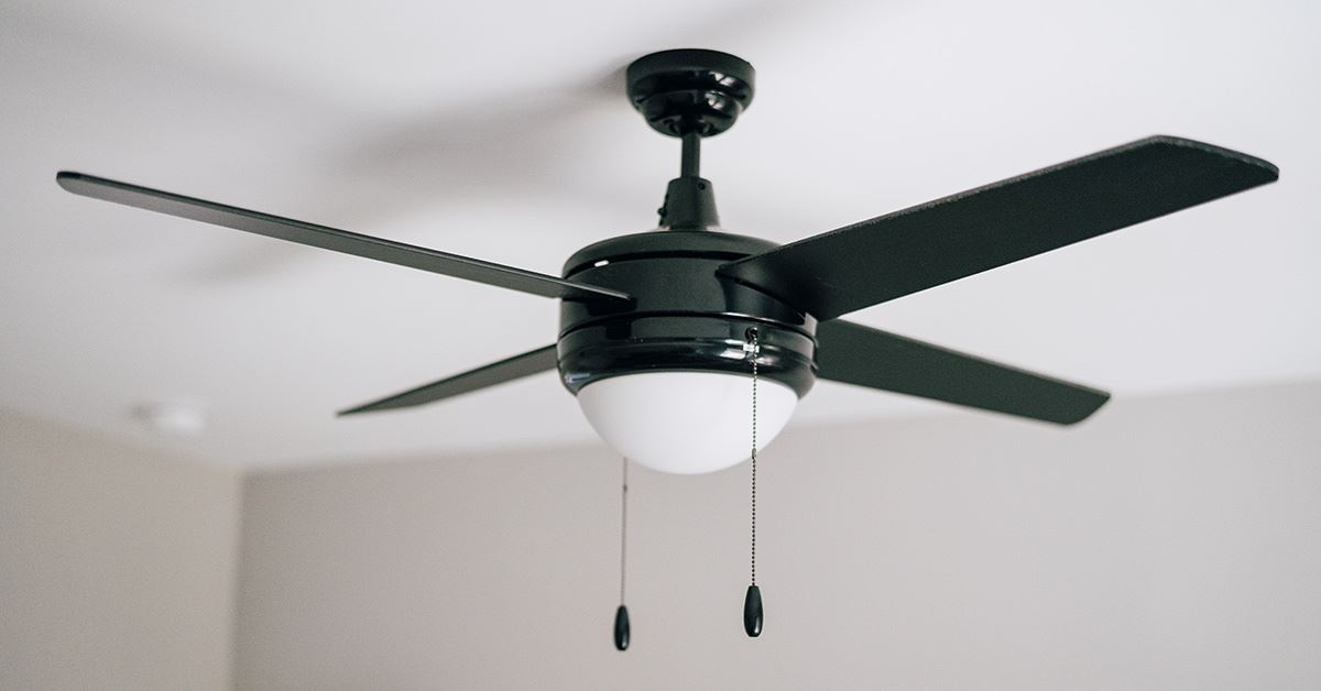 Which Direction Should a Ceiling Fan Rotate?